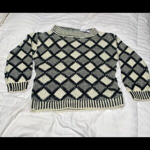 Women’s loose fit sweater